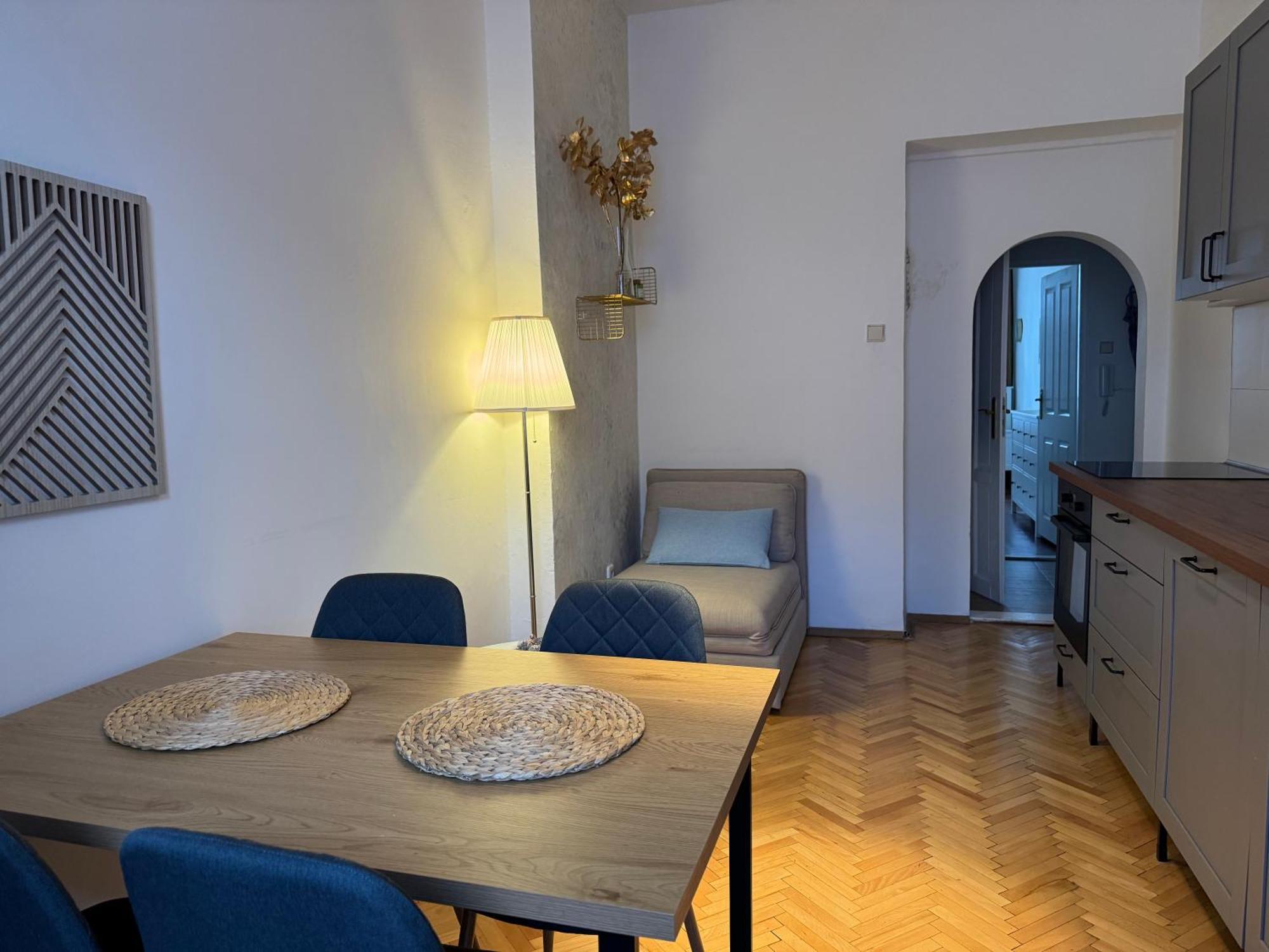 Apartment 2bdr Pretty In The Local Area Of Prague